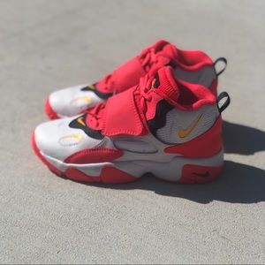 Nike Boys 1Y Speed Turf Sneakers